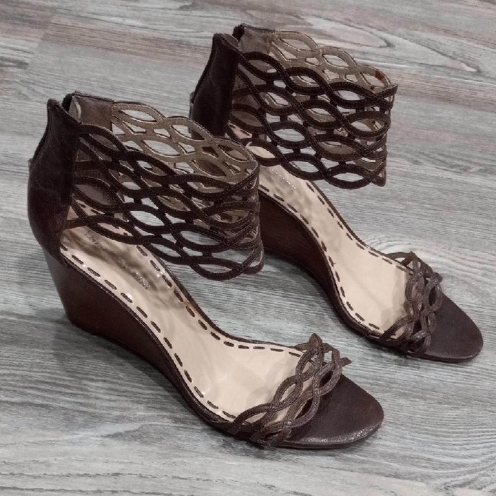 Enzo Angiolini Brown Wedge Sandals with Intricate Cut-Out Design Size 10M